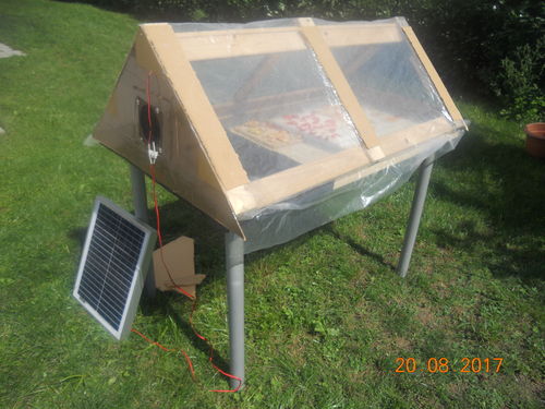Construction d’un séchoir solaire domestique, selon les plans et avec l’autorisation du Prof. Dr.-In